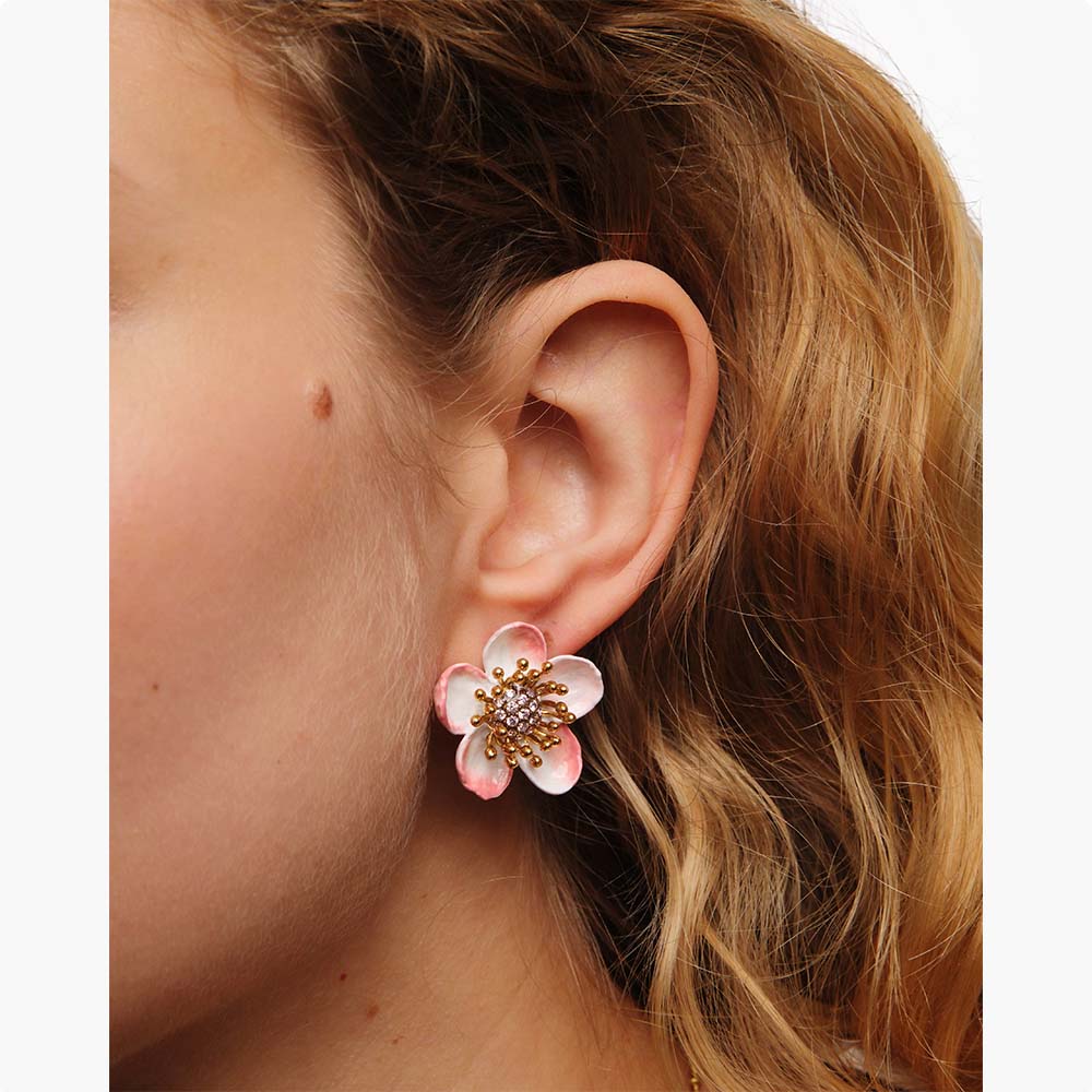 収穫祭に咲くりんごのお花のピアス – Les Nereides