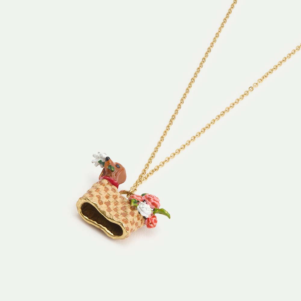 花籠にちょこんと乗ったダックスフンドのネックレス – Les Nereides