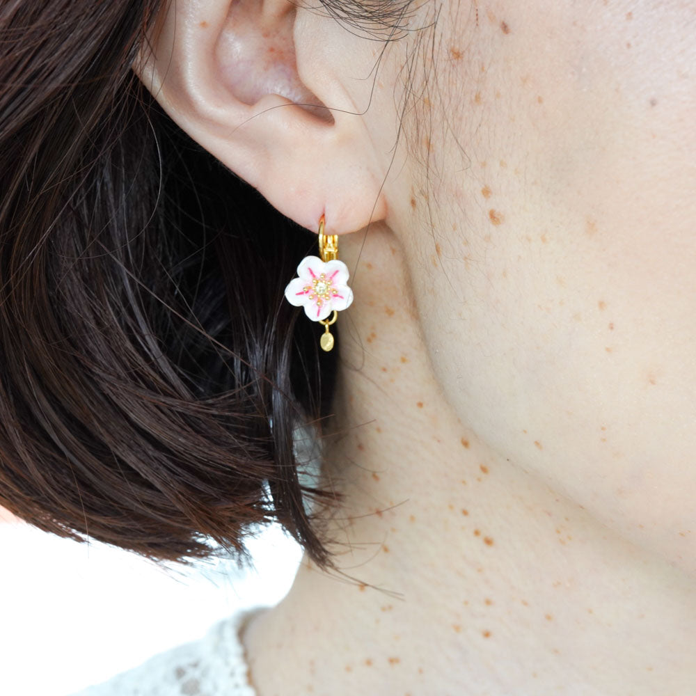 小さな桜 ドルムーズピアス – Les Nereides
